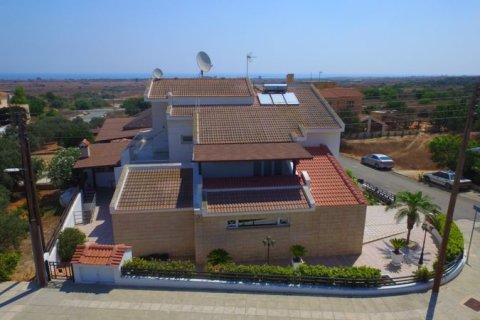 4 bedrooms Villa in Deryneia, Cyprus No. 37049 22