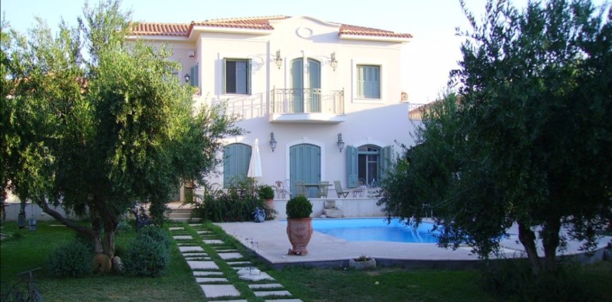 5 bedrooms Villa in Athens, Greece No. 51224