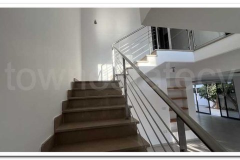 3 bedrooms House in Agios Athanasios, Cyprus No. 72188 13