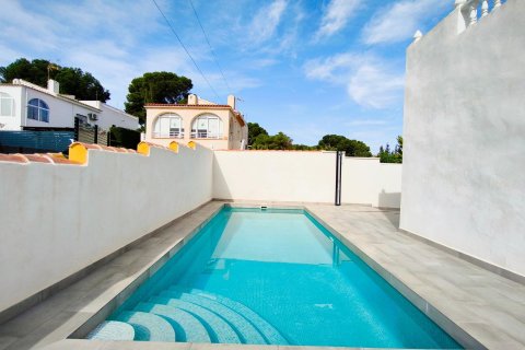 5 dormitorios Villa en Los Balcones, Spain No. 27811 2