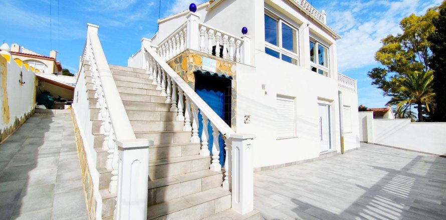 5 chambres Villa à Los Balcones, Spain No. 27811