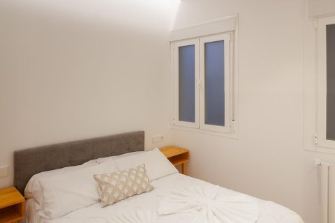 2 dormitorios Apartment en Madrid, Spain No. 27805 4