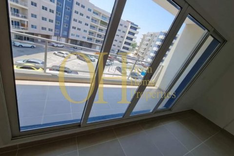 3 dormitorios Apartment en Al Reef, UAE No. 8646 2