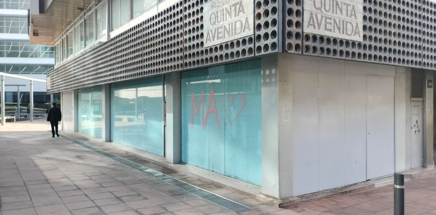 170m² Commercial property in L'Eixample, Spain No. 27549