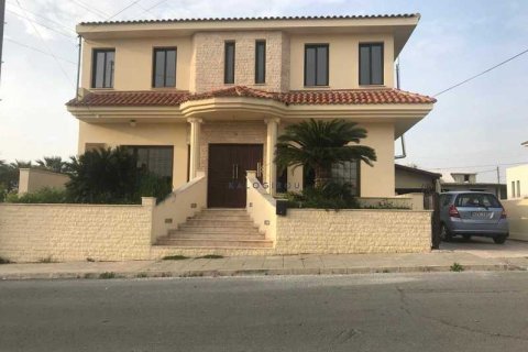 5 bedrooms House in Aradippou, Cyprus No. 30258 1