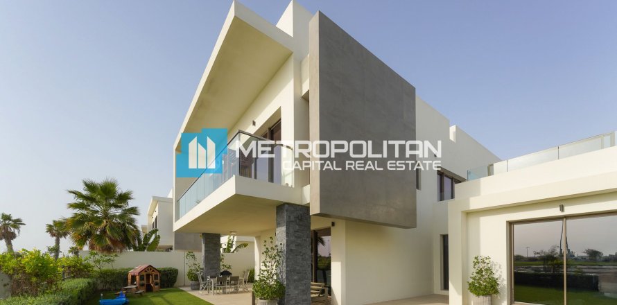 4 dormitorios Villa en  Yas Island, UAE No. 7495