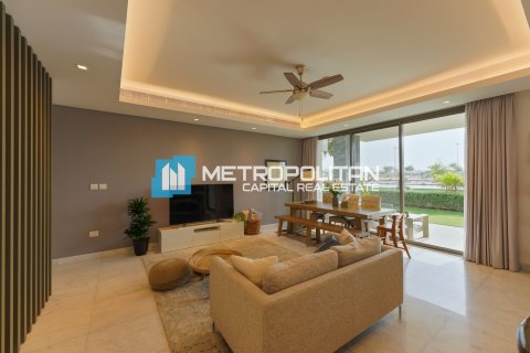 4 dormitorios Villa en  Yas Island, UAE No. 7495 4