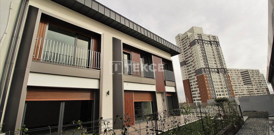 5+1 Villa en Istanbul, Turkey No. 22205