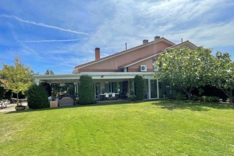 5 bedrooms Villa in Madrid, Spain No. 26354 1