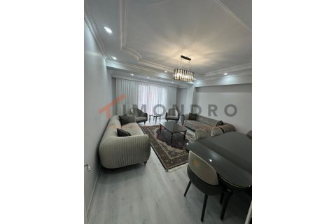 5+1 Apartment en Bagcilar, Turkey No. 21873 3