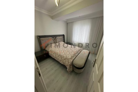 5+1 Appartement à Bagcilar, Turkey No. 21873 10