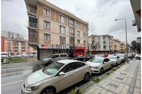 5+1 Appartement à Bagcilar, Turkey No. 21873 1