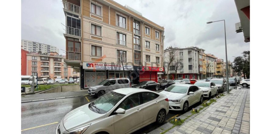 5+1 Apartment en Bagcilar, Turkey No. 21873