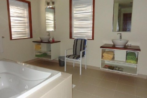 4 bedrooms Villa in Freetown, Antigua and Barbuda No. 61377 7