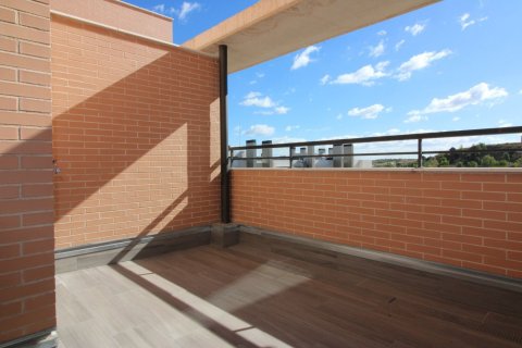 3 bedrooms Apartment in Madrid, Spain No. 26130 2