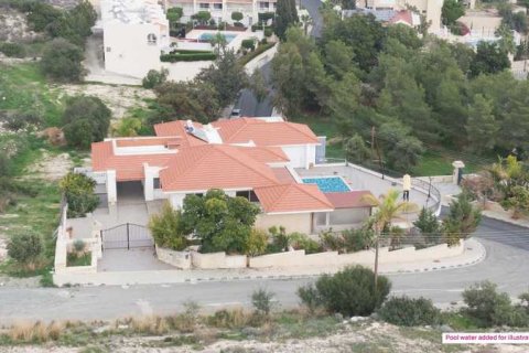 6 bedrooms House in Agios Tychonas, Cyprus No. 30892 3