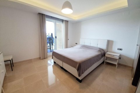 4 bedrooms Apartment in Benahavis, Spain No. 27495 8