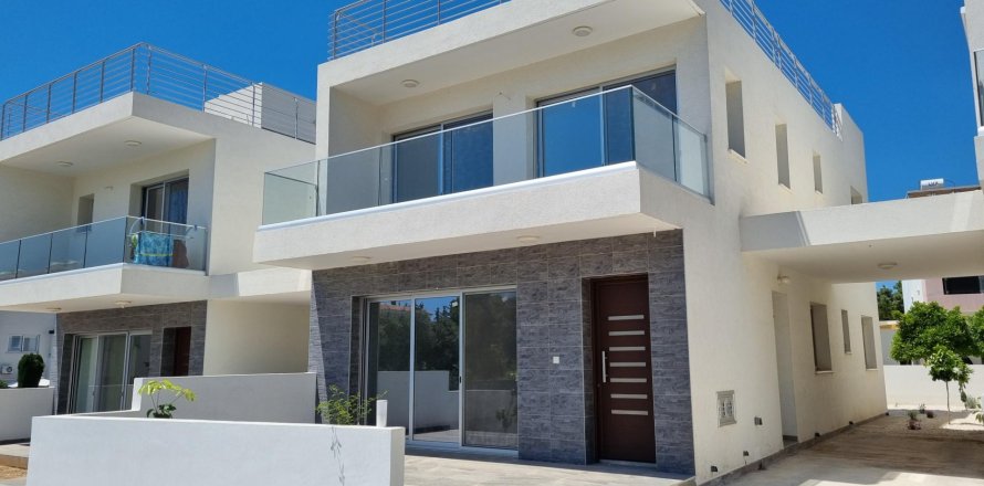 4 bedrooms Villa in Paphos, Cyprus No. 37493