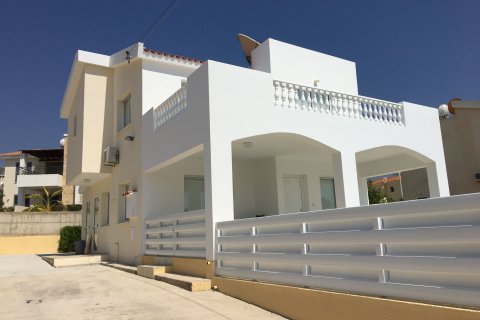 3 bedrooms Villa in Paphos, Cyprus No. 37558 2