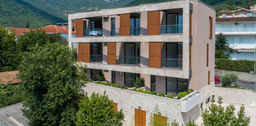 2 dormitorios Apartment en Tivat, Montenegro No. 66998