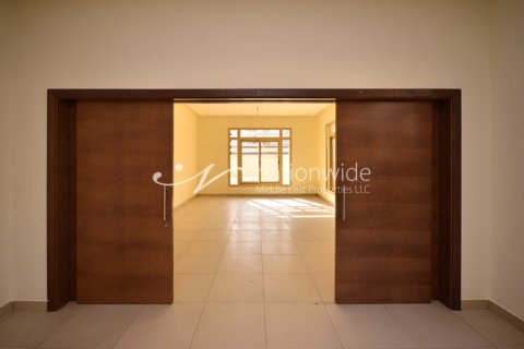 5 dormitorios Villa en Al Raha Golf Gardens, UAE No. 4200 10