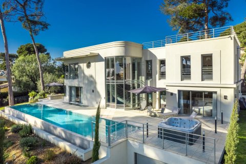 6 bedrooms Villa in Antibes, France No. 67300 3