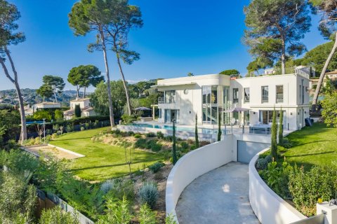 6 bedrooms Villa in Antibes, France No. 67300 2