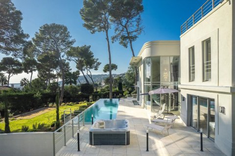 6 bedrooms Villa in Antibes, France No. 67300 4