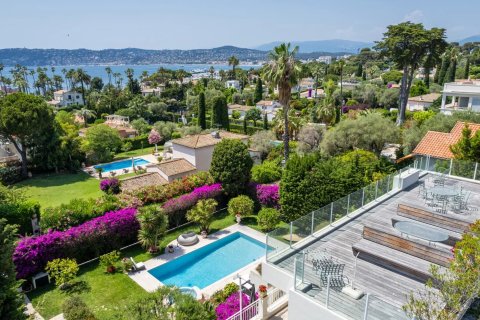 5 bedrooms Villa in Antibes, France No. 67299 1