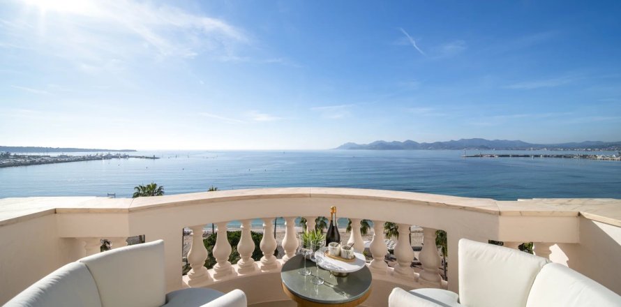 3 dormitorios Apartment en Cannes, France No. 67301