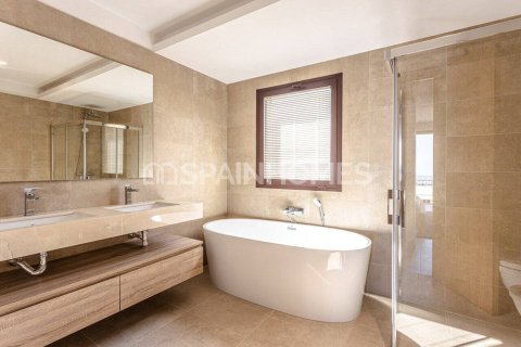 4 bedrooms Villa in Benahavis, Spain No. 25674 16