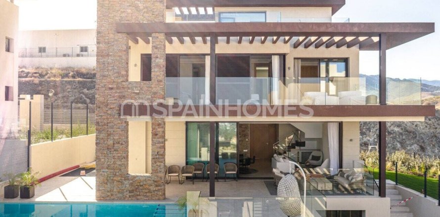 4 bedrooms Villa in Benahavis, Spain No. 25674