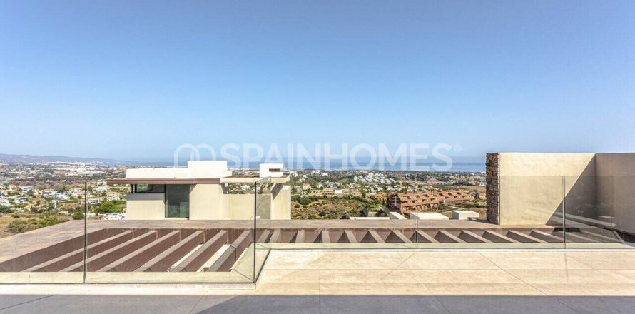 4 bedrooms Villa in Benahavis, Spain No. 25674