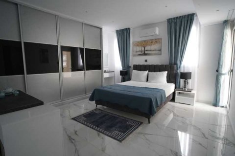 3 bedrooms Apartment in Paphos, Cyprus No. 73399 2