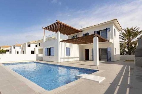 3 bedrooms House in Pervolia, Cyprus No. 29591 1