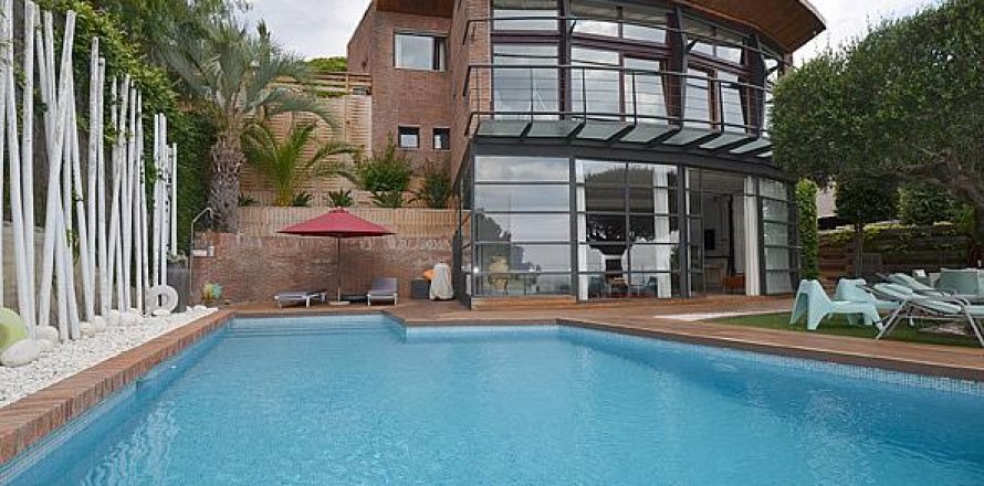 4 dormitorios House en Teia, Spain No. 25293