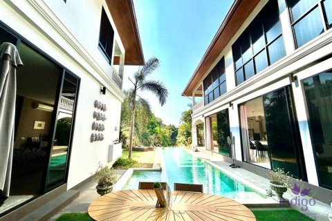 5 bedrooms House in Chiang Mai, Thailand No. 1571 1