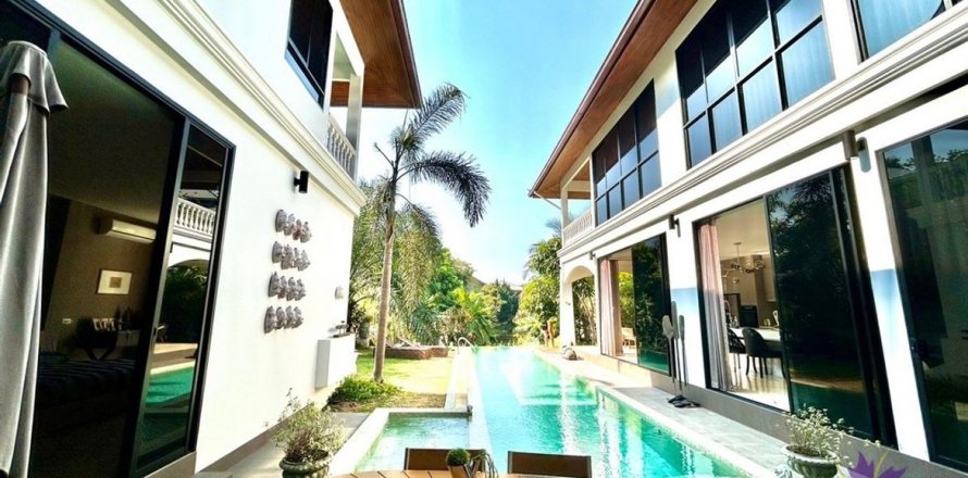 5 bedrooms House in Chiang Mai, Thailand No. 1571