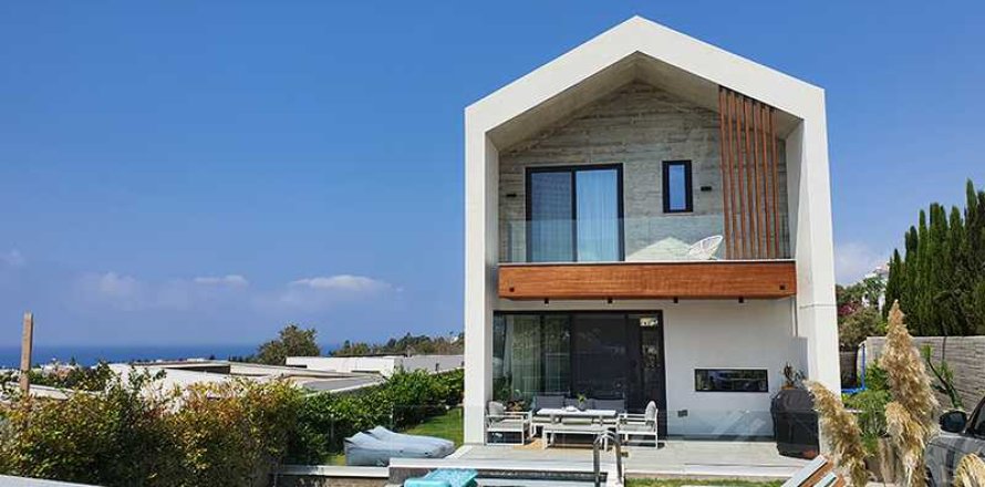 3 bedrooms Villa in Chloraka, Cyprus No. 28752