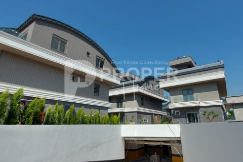 6 rooms Villa in Konyaalti, Turkey No. 21068 1