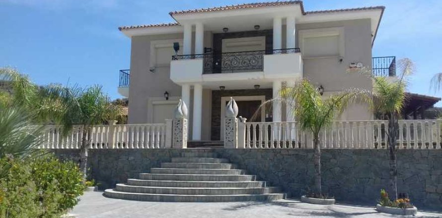 6 bedrooms Villa in Kalo Chorio, Cyprus No. 63594