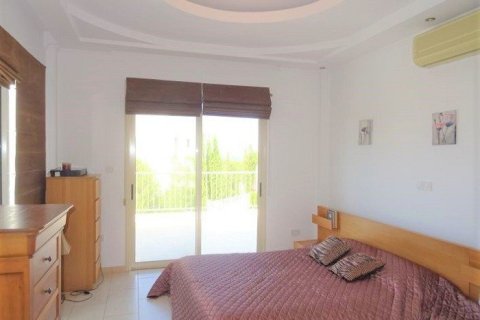 4 bedrooms House in Paphos, Cyprus No. 37163 1