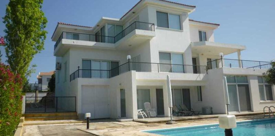 5 bedrooms Villa in Erimi, Cyprus No. 45368