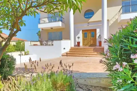 4 bedrooms House in Tala, Cyprus No. 29405 1