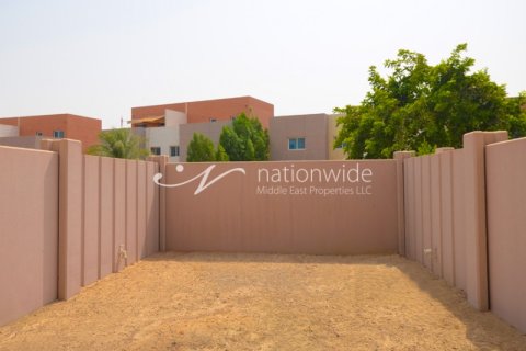 5 bedrooms Villa in Abu Dhabi, UAE No. 3400 5