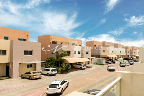 5 dormitorios Villa en Abu Dhabi, UAE No. 3400 1