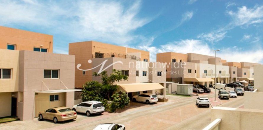 5 dormitorios Villa en Abu Dhabi, UAE No. 3400