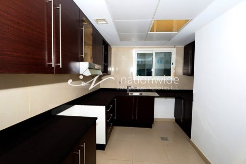 5 bedrooms Villa in Abu Dhabi, UAE No. 3400 9