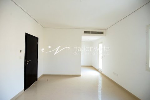 5 bedrooms Villa in Abu Dhabi, UAE No. 3400 17