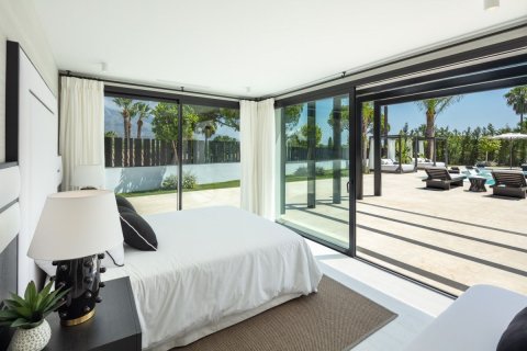 5 bedrooms Villa in Marbella, Spain No. 27435 21